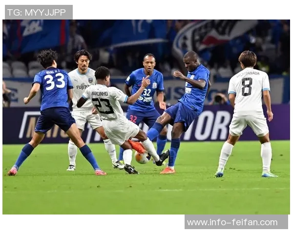 瓦尔迪禁区内展现惊人柔韧性头球攻门险些破门引发全场惊叹